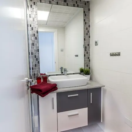 Eluxuria Sunny Apartment